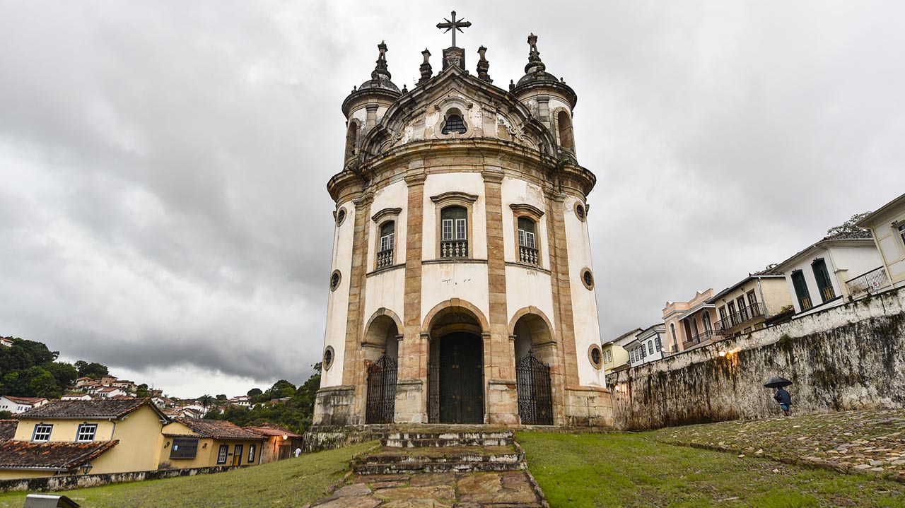 Troca de Temporada em Ouro Preto: Uma Viagem no Tempo com Conforto e Sabor