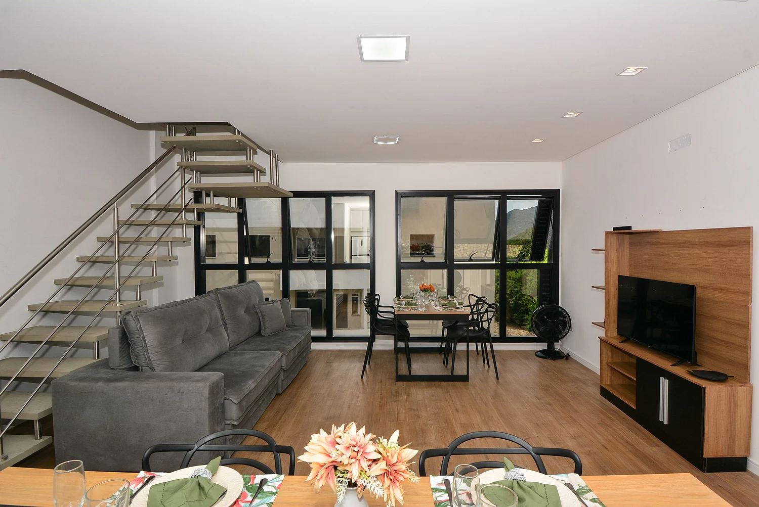 Amplo Duplex na Praia dos Ingleses — Foto 1